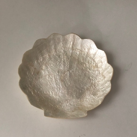 NEW Capiz shell jewelry or soap dish - Picture 1 of 3